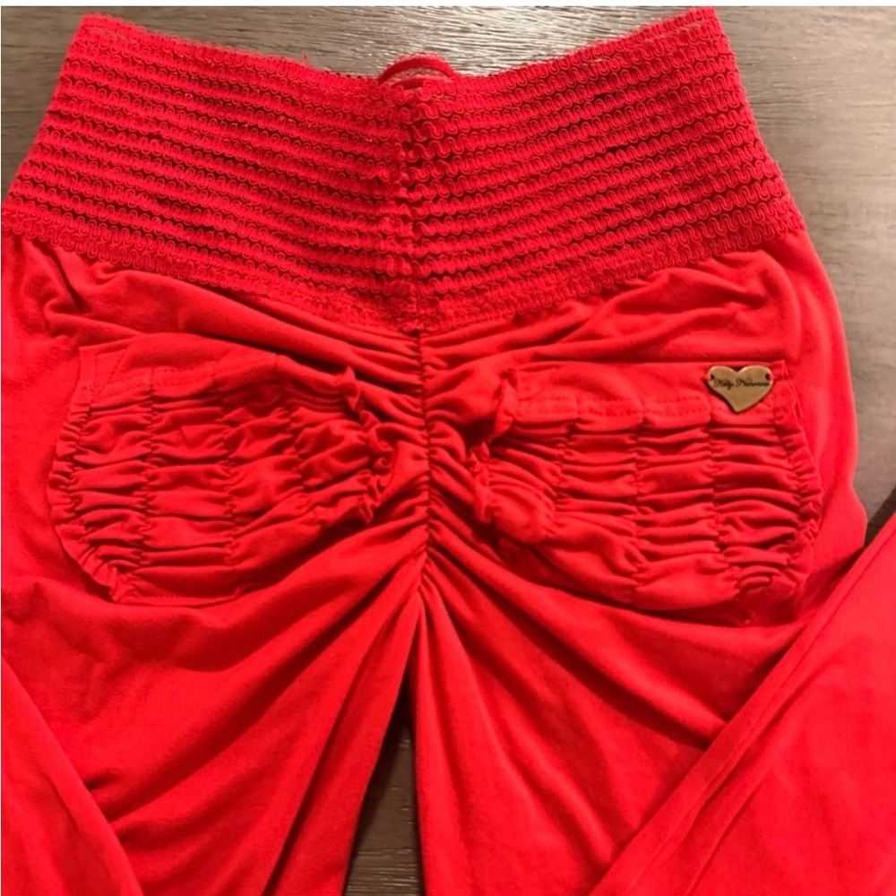 Cute booty lounge 🔥🍑 red capri leggings scrunch butt pockets gym active sexy